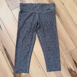 Victoria secrets Pink Ultimate Yoga cropped leggings S